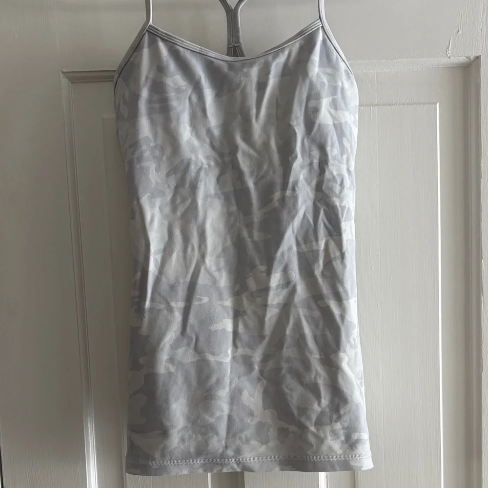 lululemon athletica Power Y Gray Camo Tank Top Size 4 - Picture 1 of 5